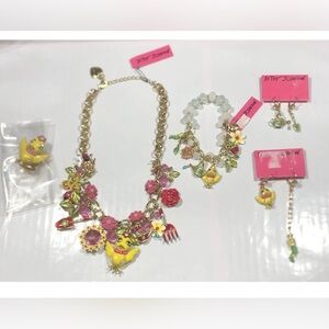 Bottom dollar Betsey Johnson garden party statement lot 🐥 🌺